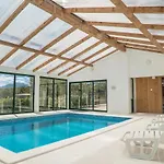 Casa de Férias Stunning In Brdo With Sauna Kresevo